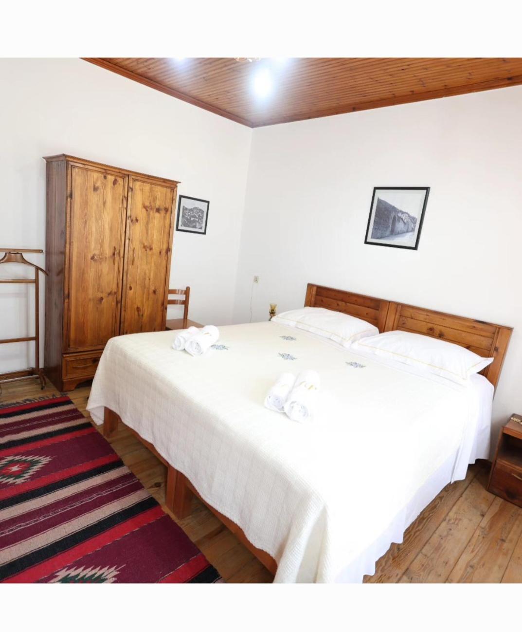 Guest House J.Prifti เบราท ภายนอก รูปภาพ