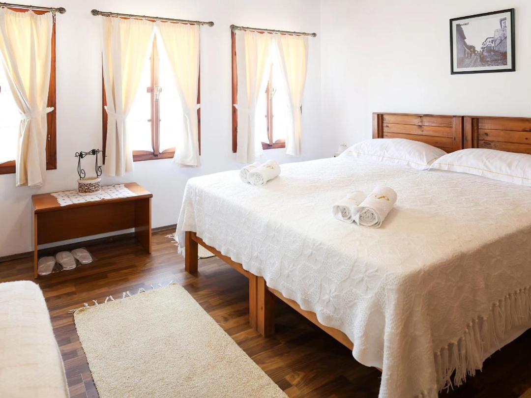 Guest House J.Prifti เบราท ภายนอก รูปภาพ