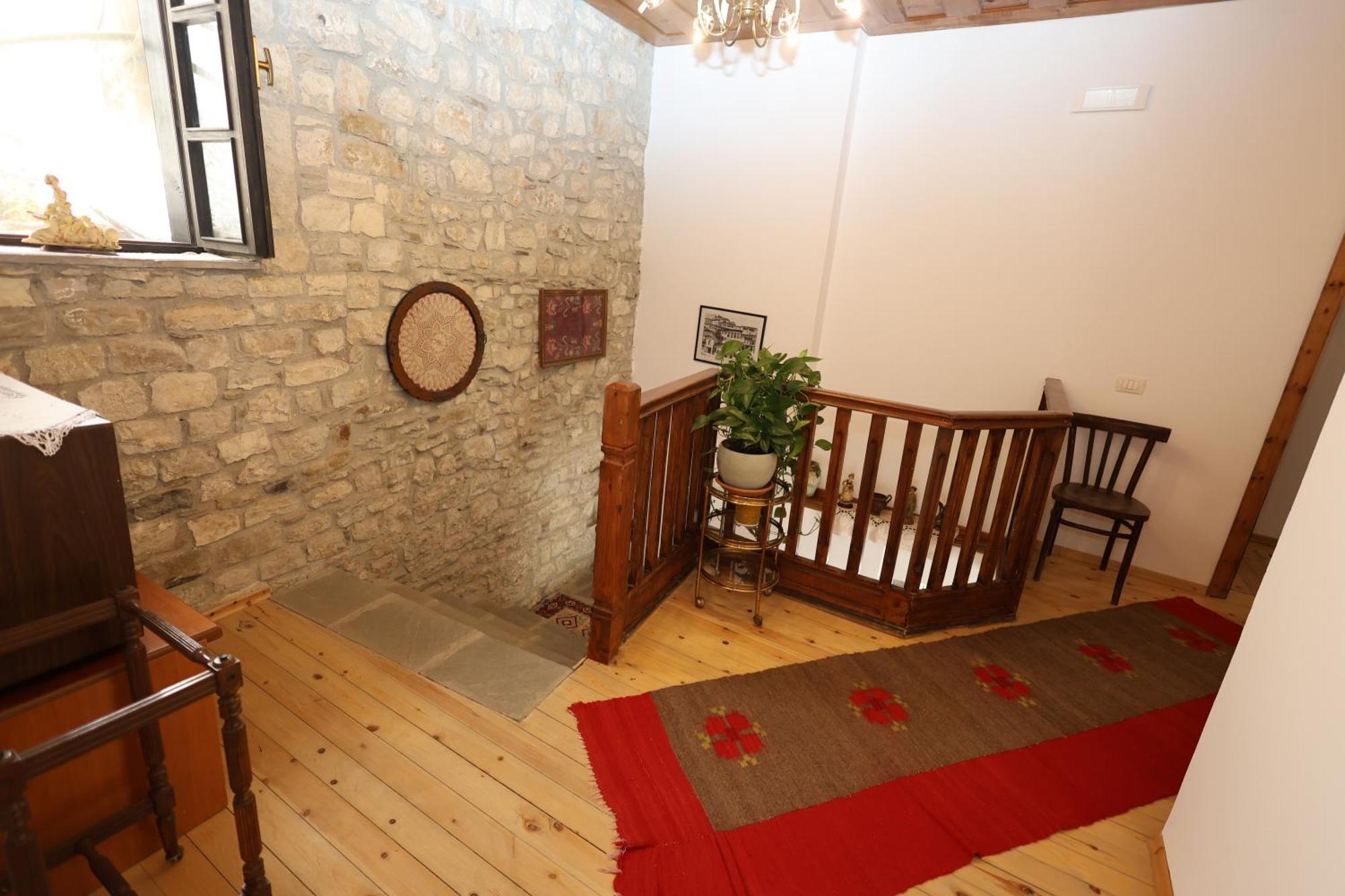 Guest House J.Prifti เบราท ภายนอก รูปภาพ