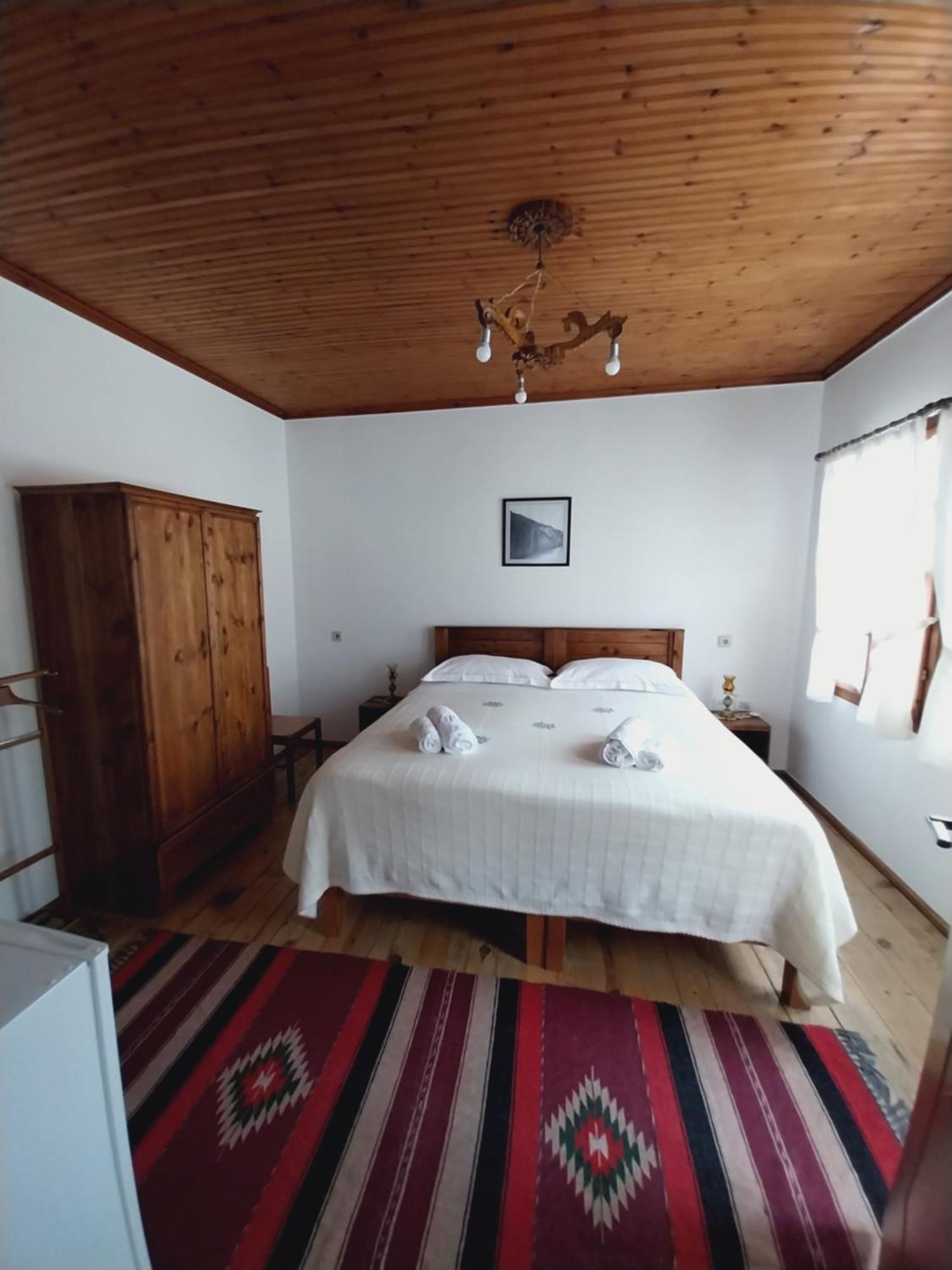Guest House J.Prifti เบราท ภายนอก รูปภาพ
