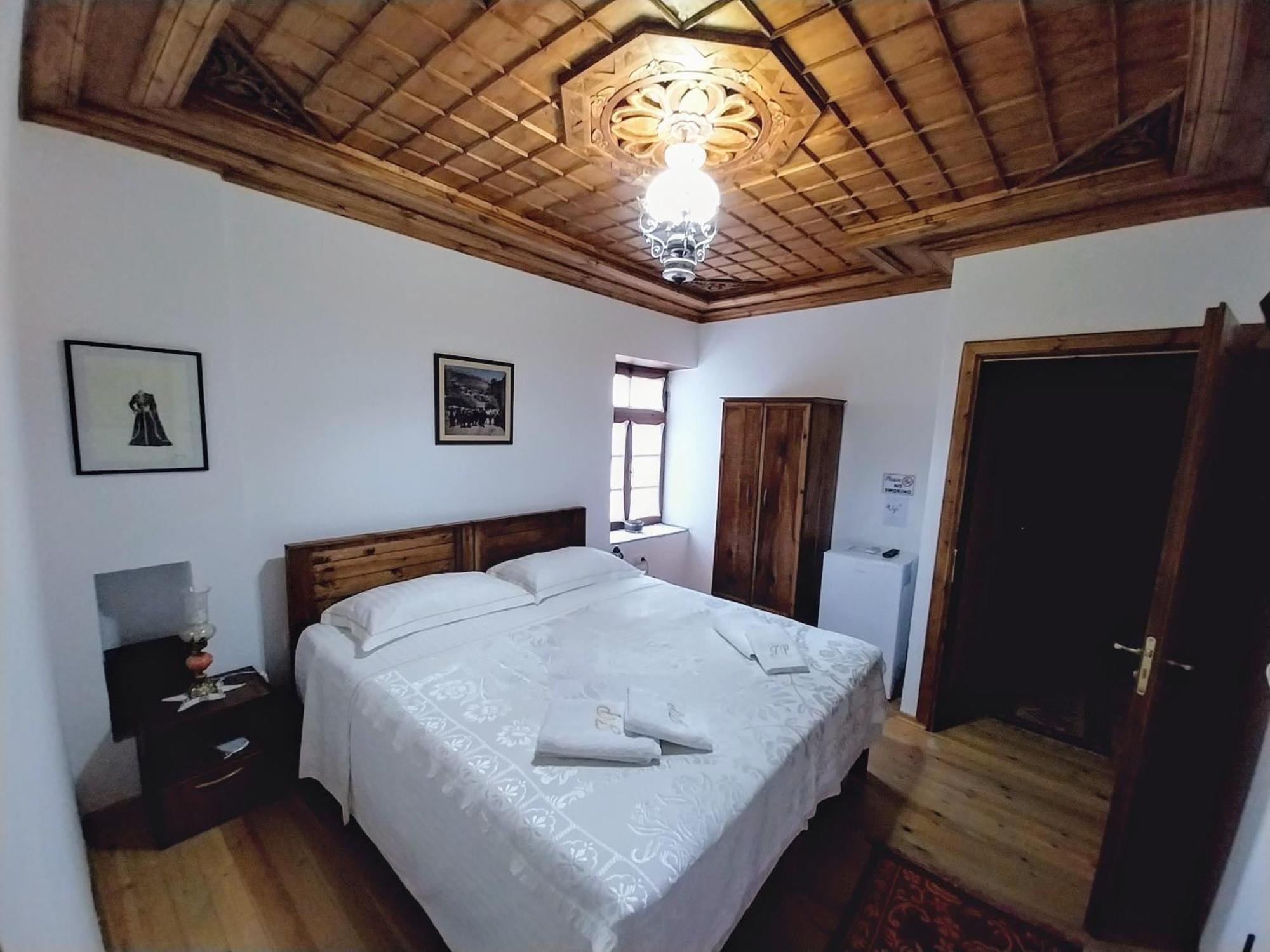 Guest House J.Prifti เบราท ภายนอก รูปภาพ