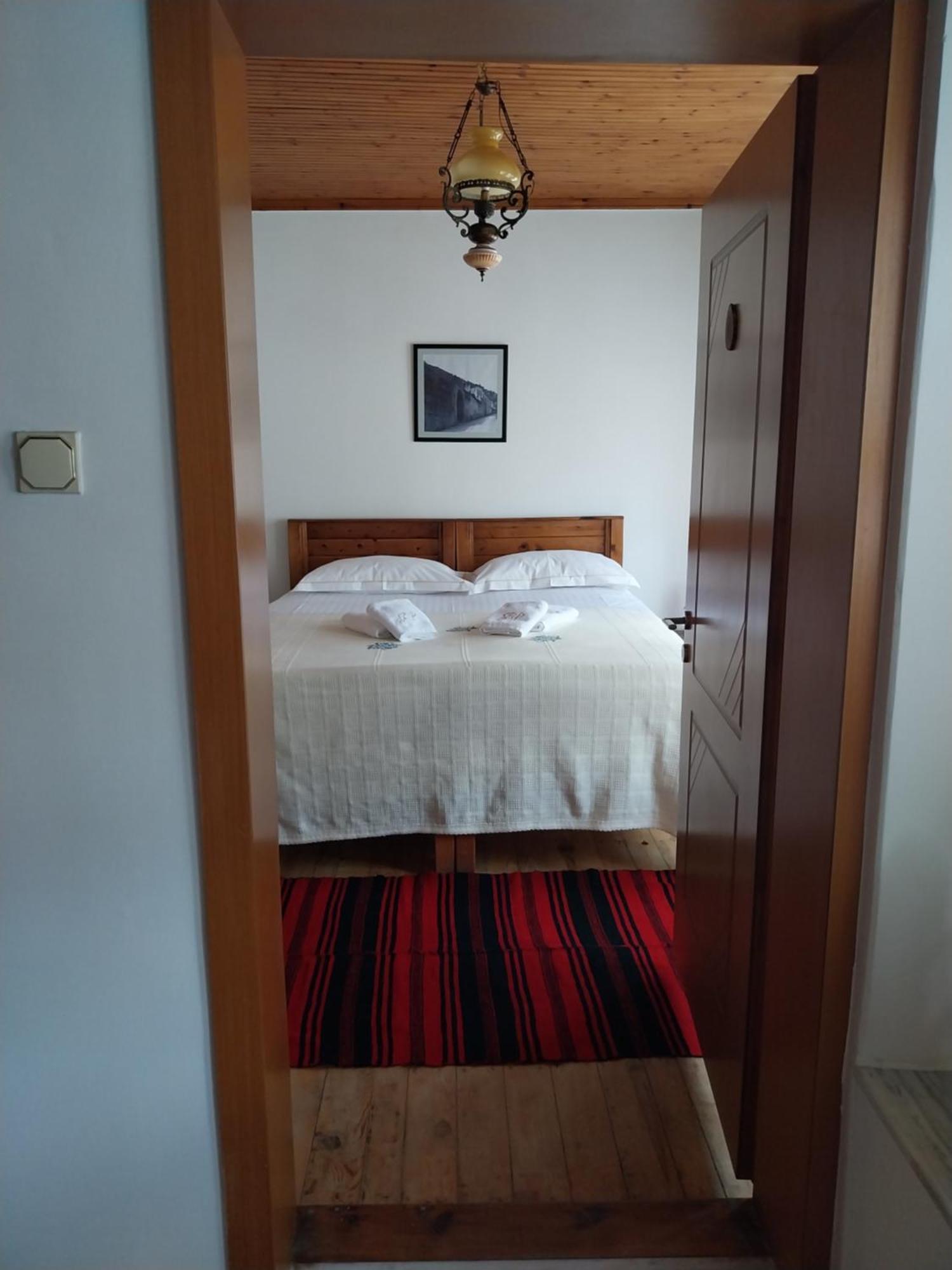 Guest House J.Prifti เบราท ภายนอก รูปภาพ