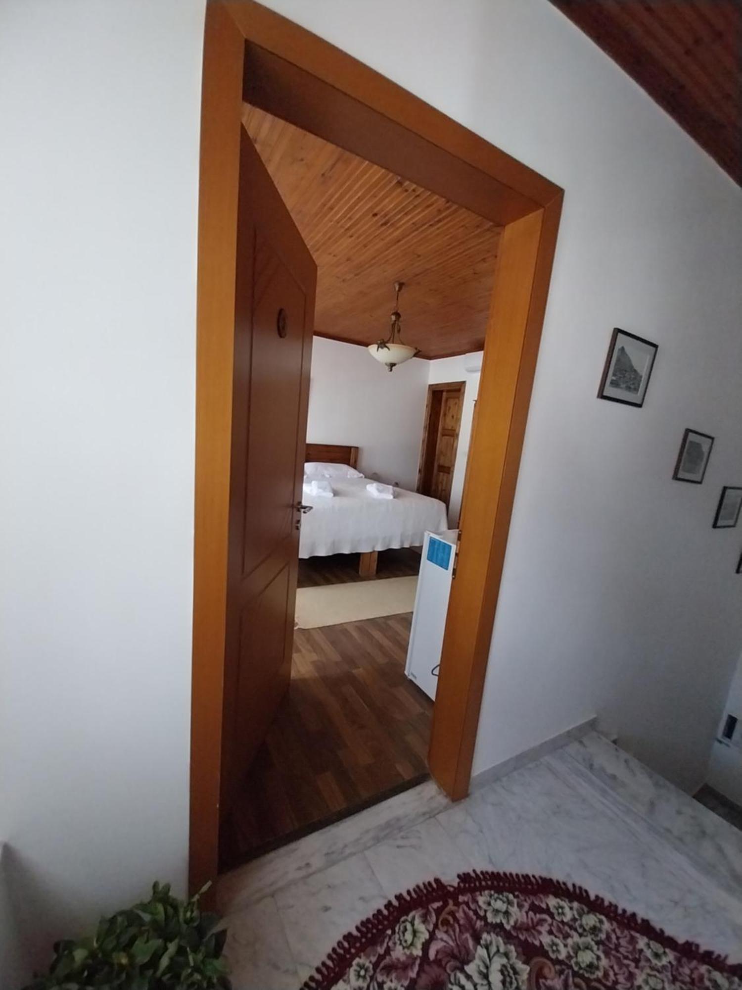 Guest House J.Prifti เบราท ภายนอก รูปภาพ