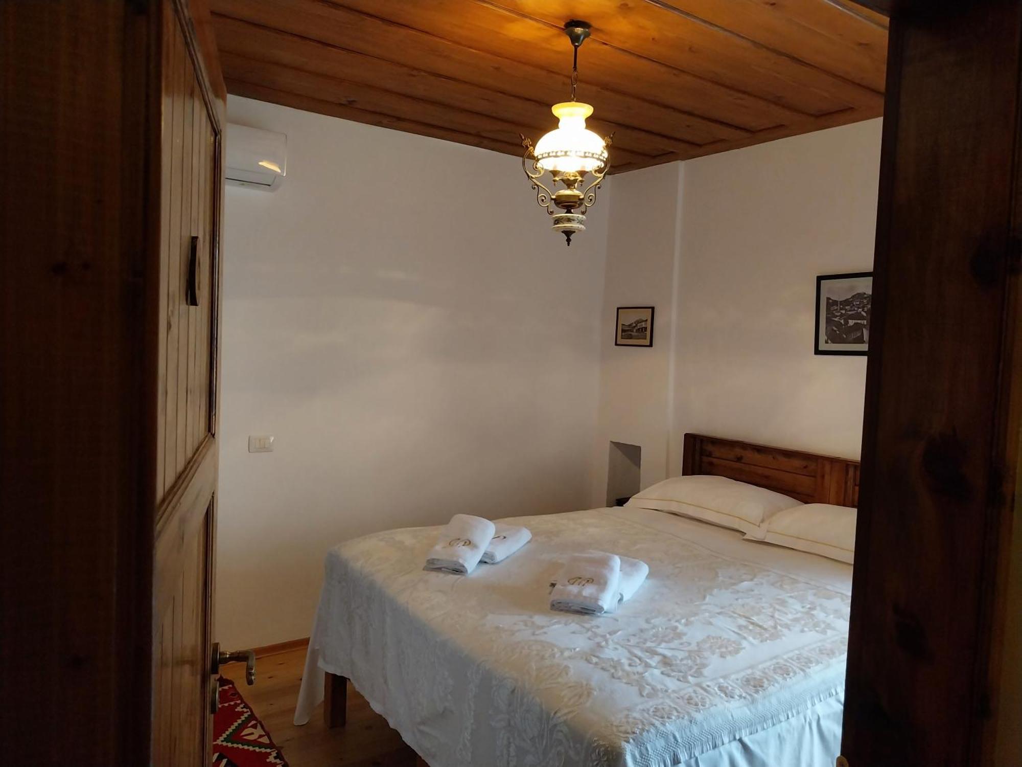 Guest House J.Prifti เบราท ภายนอก รูปภาพ