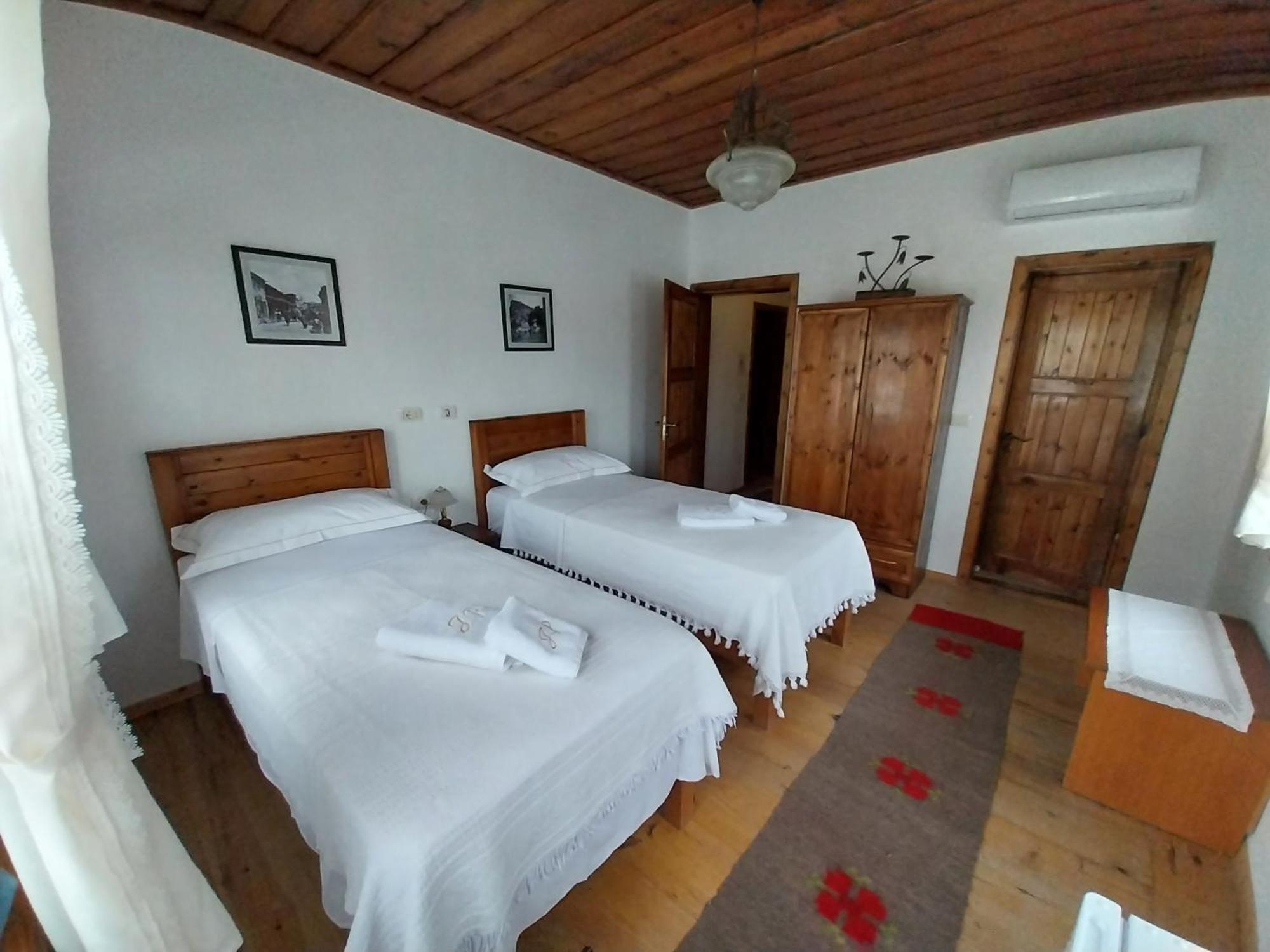 Guest House J.Prifti เบราท ภายนอก รูปภาพ