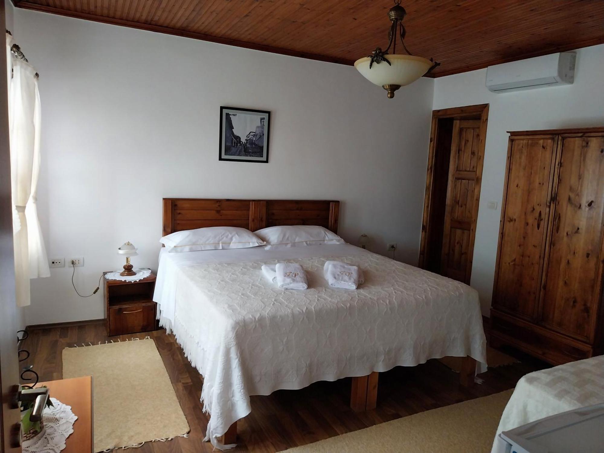 Guest House J.Prifti เบราท ภายนอก รูปภาพ
